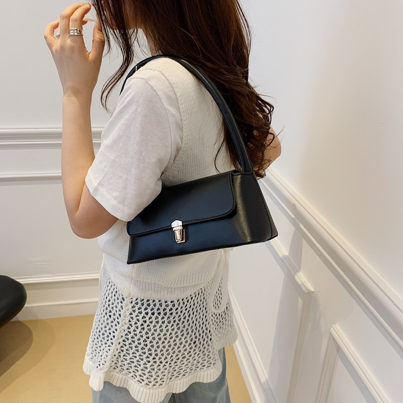 A trendy and stylish French underarm bag for women in the summer of 2025, a versatile and retro single-shoulder bag Specification drawing