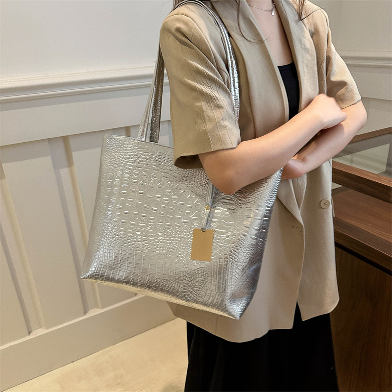 2024 New large-capacity single-shoulder PU handbag, cross-border crocodile pattern women's bag, fashionable European and American commuting bag, tote bag details Picture