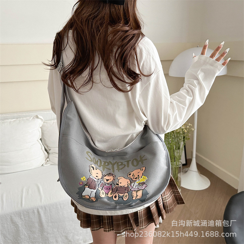 New bear crossbody dumpling bag, fashionable and trendy, college student commuting single-shoulder bag, casual bag wholesale Application Scenario