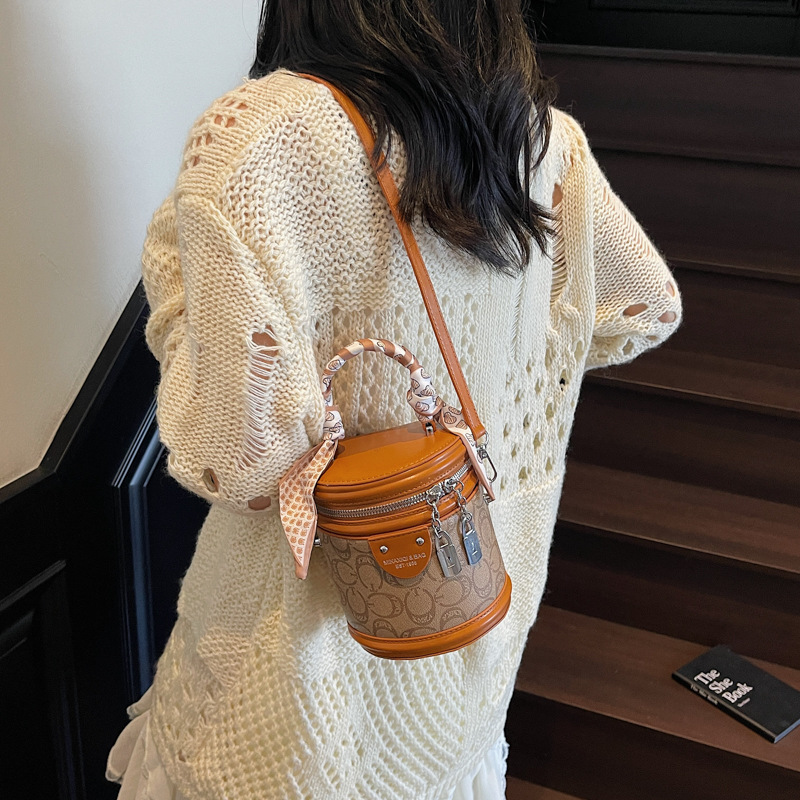 Cross-border women's bags, fashionable handbags, casual bucket bags, 2025 new trendy single-shoulder bags, high-end quality crossbody bags details Picture