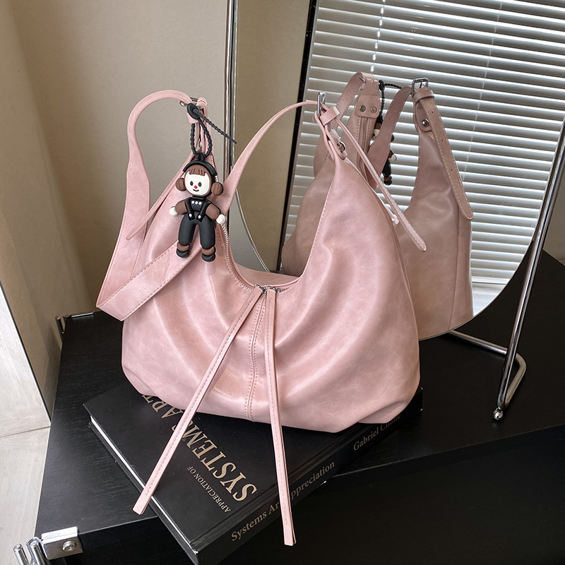 A retro rustic underarm bag for women, a new laid-back, fashionable and casual Korean-style tote bag with a large capacity crossbody bag details Picture