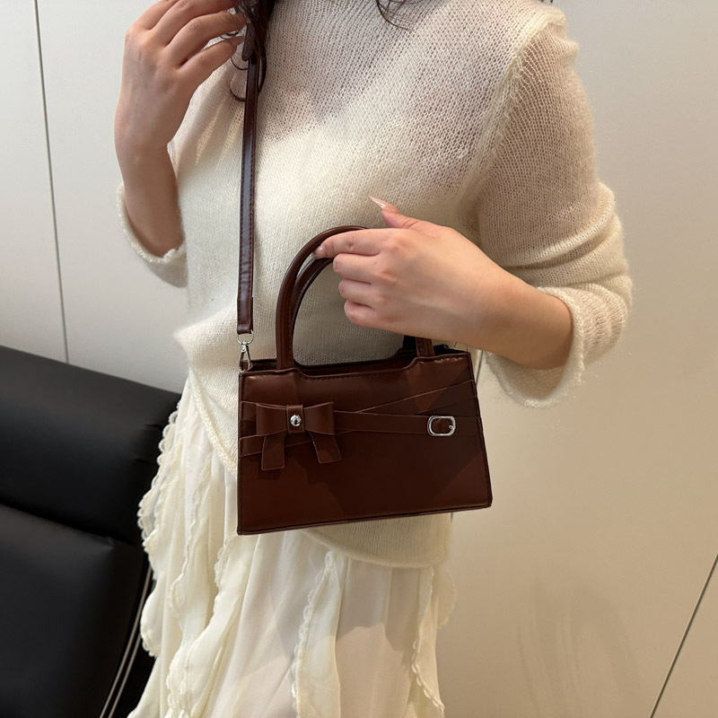 Fashion single-shoulder bag trend 2025 Summer new bag, women's stylish, simple, solid color, individual crossbody bag, small square bag Specification drawing