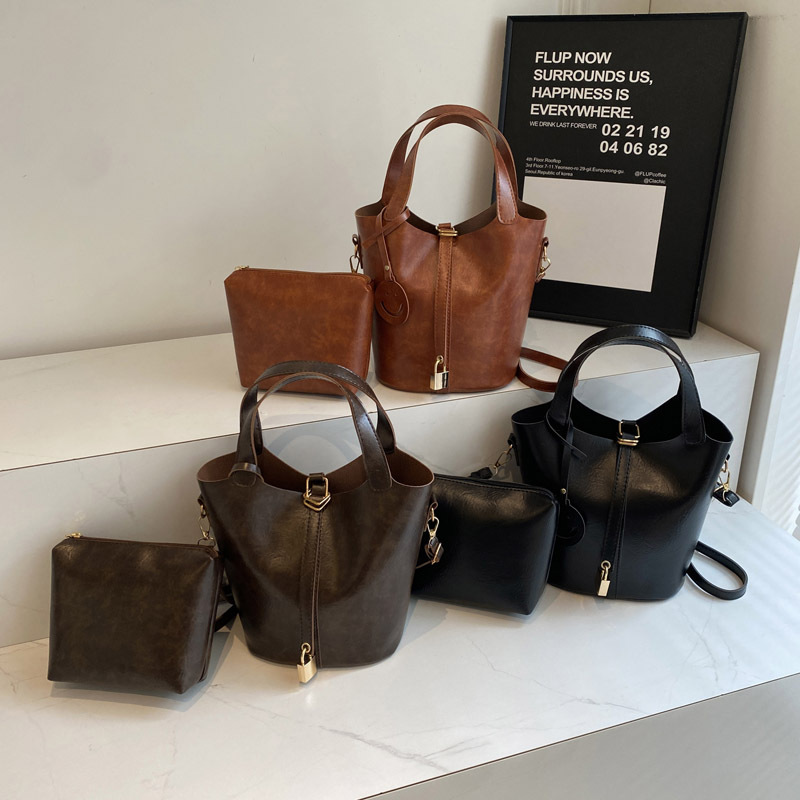 This year's popular bags include new women's work handbags, autumnal quality crossbody bags, and versatile commuting bucket bags Application Scenario