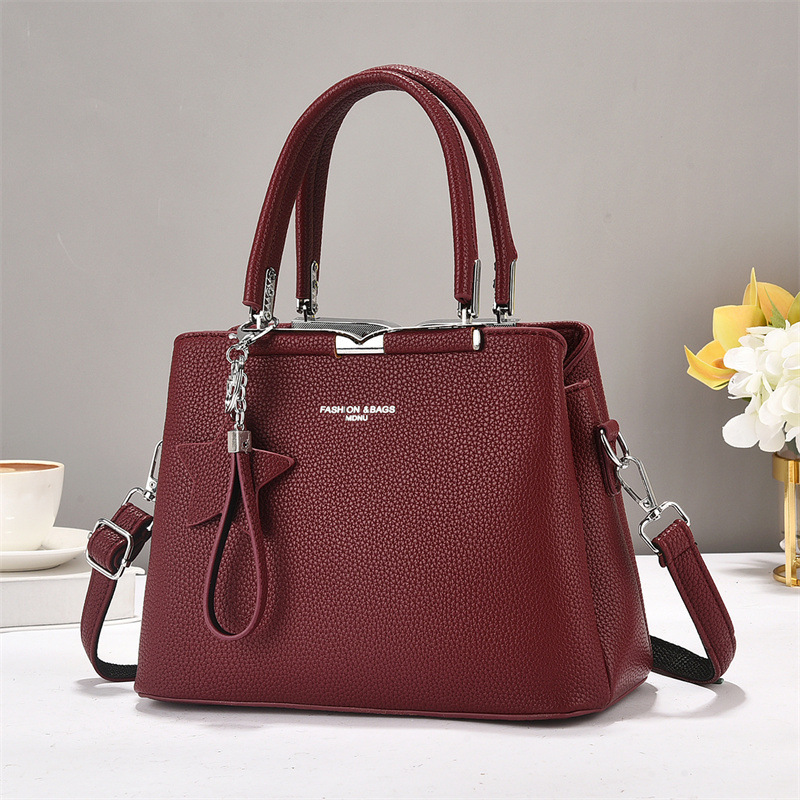 Fashionable women's bag, middle-aged mother's bag, high-end, elegant and versatile, single-shoulder crossbody bag, 2025, large-capacity handbag trend Application Scenario