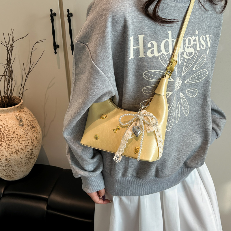 Korean style simple and fashionable baguette bag for women 2025 new style, sweet and stylish bow single-shoulder crossbody bag Application Scenario