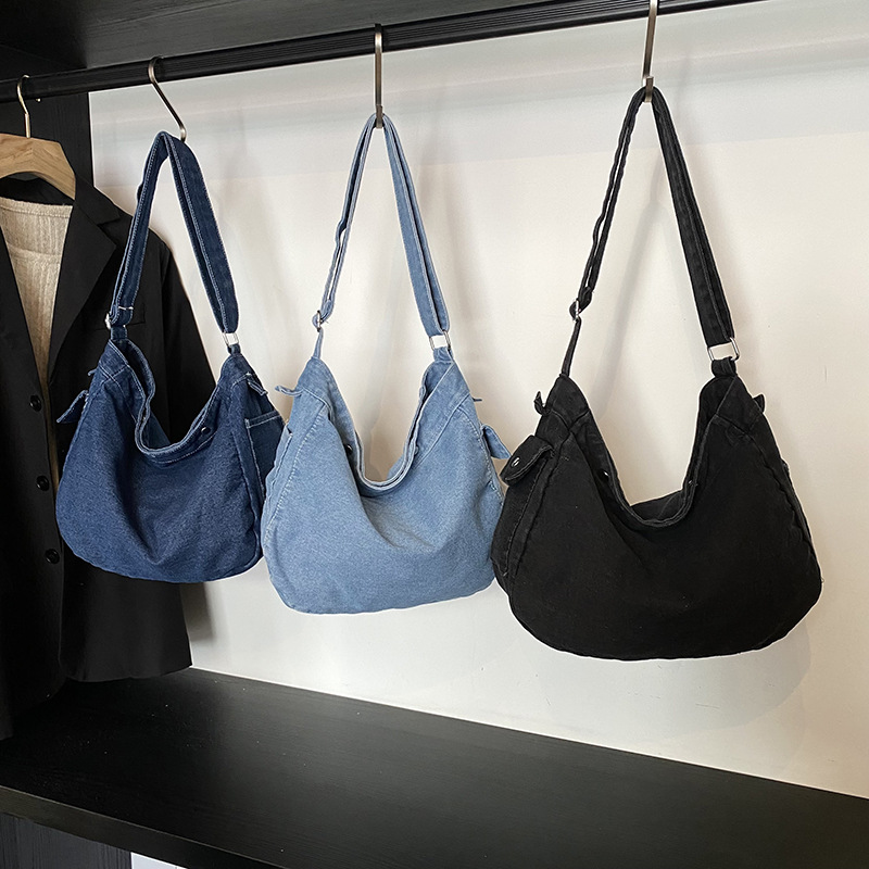 Crossbody bag, denim bag, simple and retro messenger bag for women, new casual, artistic and fashionable student single-shoulder backpack Application Scenario