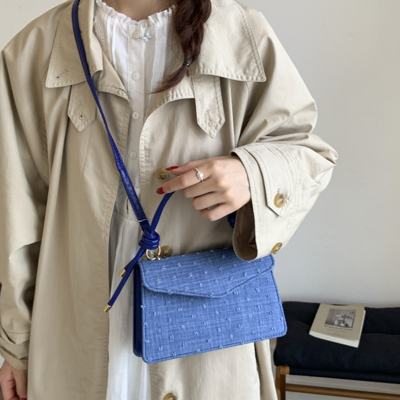 The new stylish casual commuting bag for summer 2025 is a simple, trendy and fashionable single-shoulder, hand-carry and crossbody small square bag Application Scenario