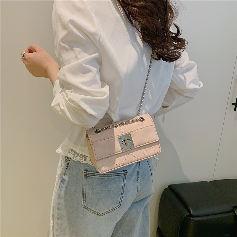 High-end texture diamond-shaped chain bag for women, 2025 new style simple and fashionable small square bag, French niche single-shoulder crossbody bag Application Scenario