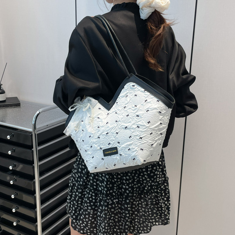 Large-capacity women's 2025 new retro embossed single-shoulder hand-carry underarm bag, high-end quality commuter tote bag Specification drawing