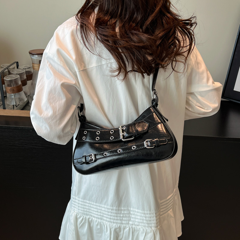 Cross-border niche retro hot girl style rivet single-shoulder underarm bag for women 2025 new casual and versatile commuter crossbody bag Specification drawing
