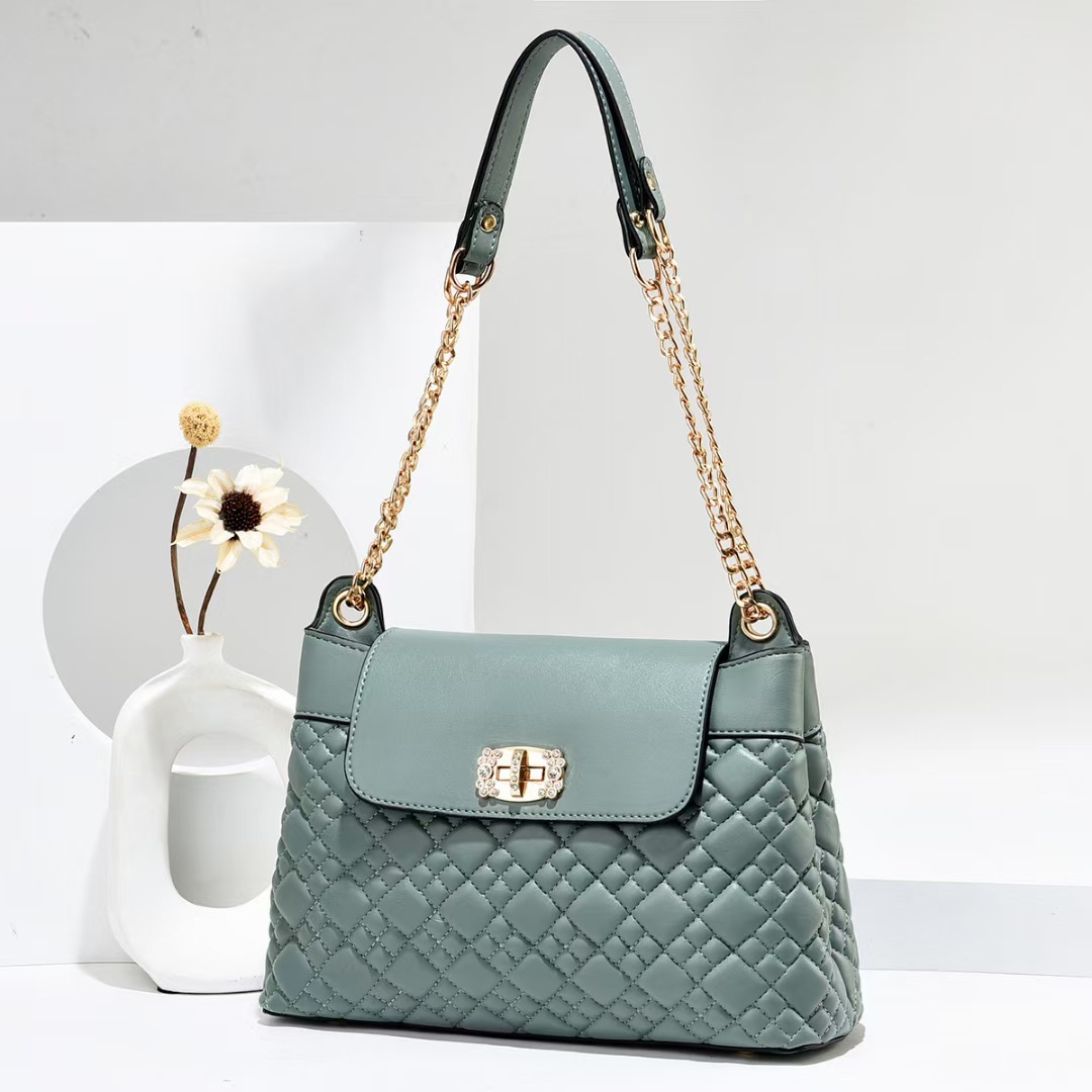 Wholesale women's bags 2022 new style embossed diamond pattern niche single-shoulder crossbody fashionable chain bag manufacturer direct delivery full figure
