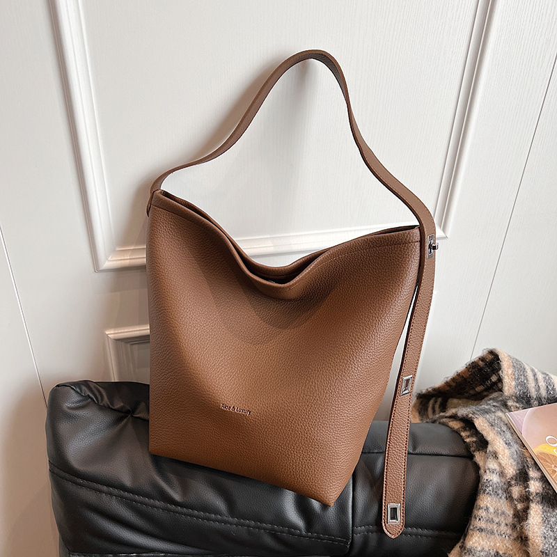 Retro soft leather bucket bag for women, 2024 new large-capacity commuter tote bag, high-end single-shoulder crossbody bag details Picture