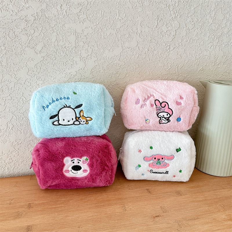 Cartoon cute large-capacity stationery, pencil bag, mobile phone, makeup storage bag, loose change and key bag, wholesale version from the manufacturer full figure