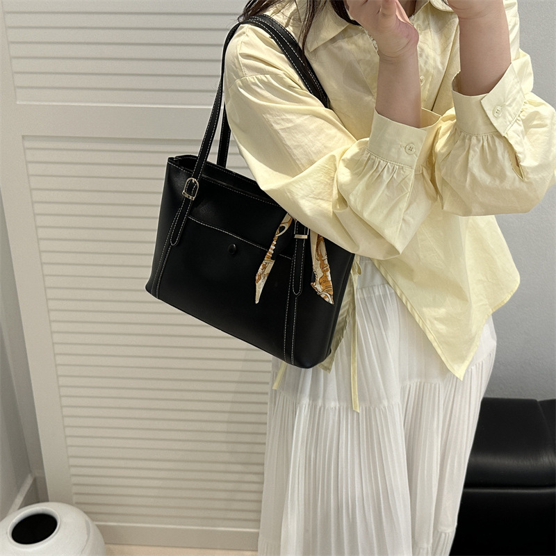 This year, the new model of "Bag Girl 2025" is popular for large-capacity tote bags. It's a simple and versatile single-shoulder commuter bag for spring Specification drawing