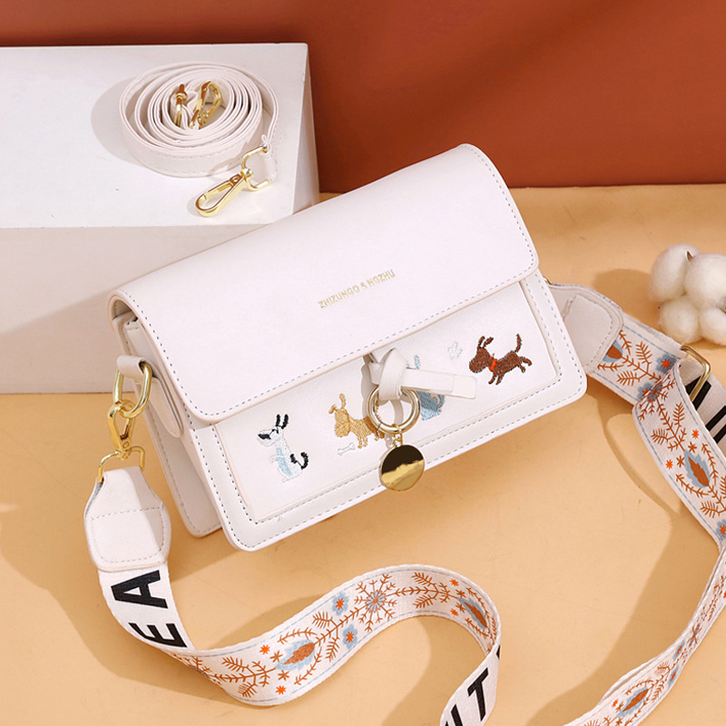 2022 New trendy Korean style women's bag, fashionable texture, stylish embroidery, versatile single-shoulder crossbody bag, small square bag, small bag full figure