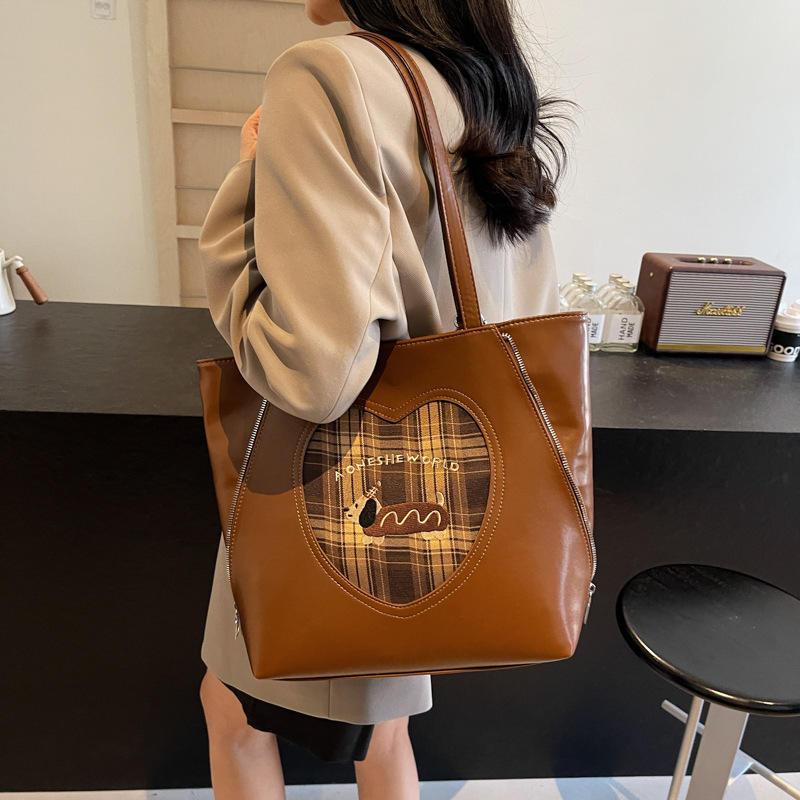 Casual work commuting bag for women, large capacity 2024 new style casual versatile single-shoulder bag, multi-functional backpack Application Scenario