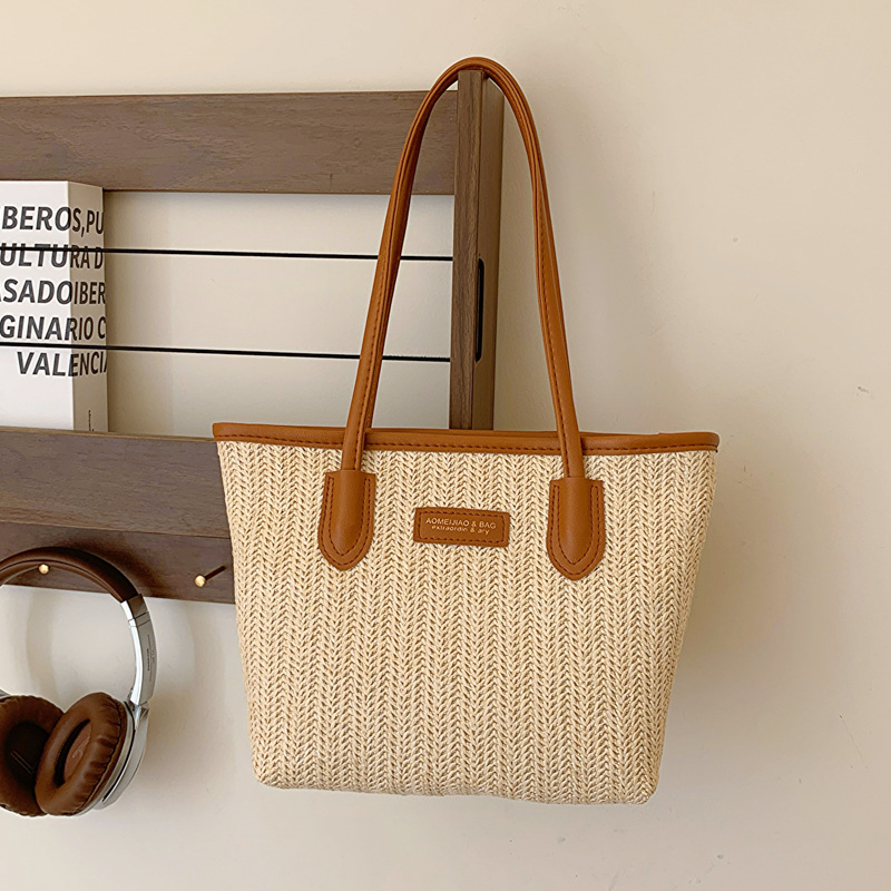 Commuting large-capacity straw woven bag for women, 2024 new style, fashionable and versatile shoulder bag, popular underarm tote bag full figure