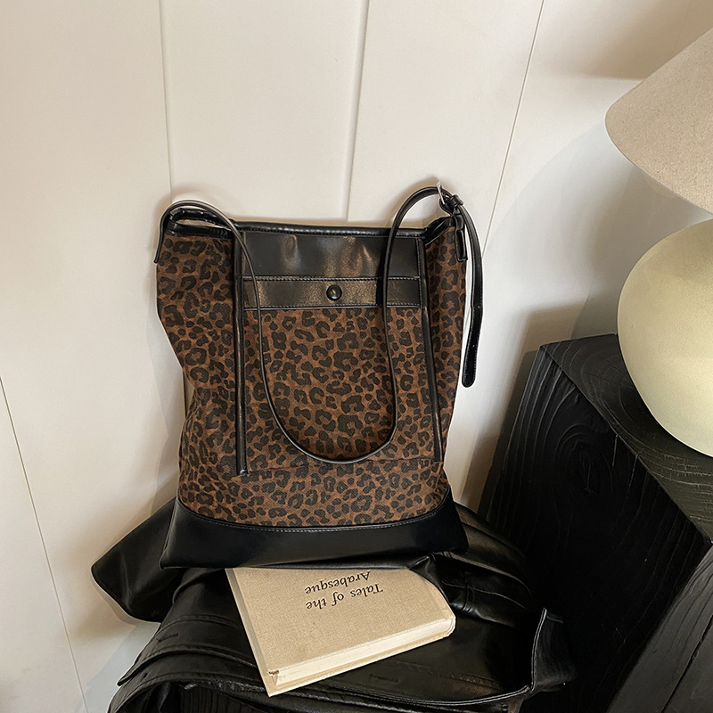 French retro matte tote bag for women 2024 new model, large-capacity single-shoulder crossbody bag, commuter bag, versatile women's bag Specification drawing