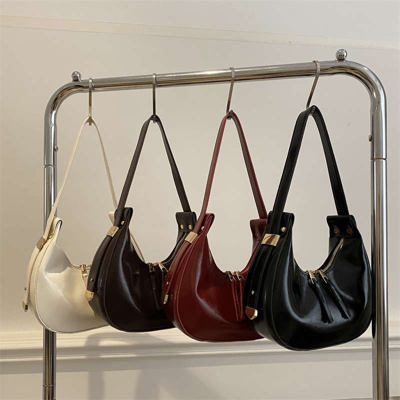 Ladies' single-shoulder bag, glossy double zipper underarm bag, crescent bag 2025, trendy dumpling bag, niche design handbag Application Scenario