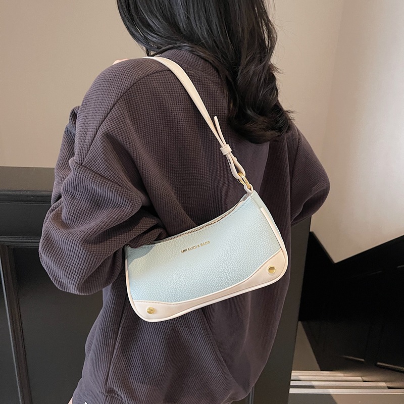 The 2025 new high-end, stylish and elegant single-shoulder crossbody bag is a stylish and retro versatile hand-held underarm bag for women details Picture