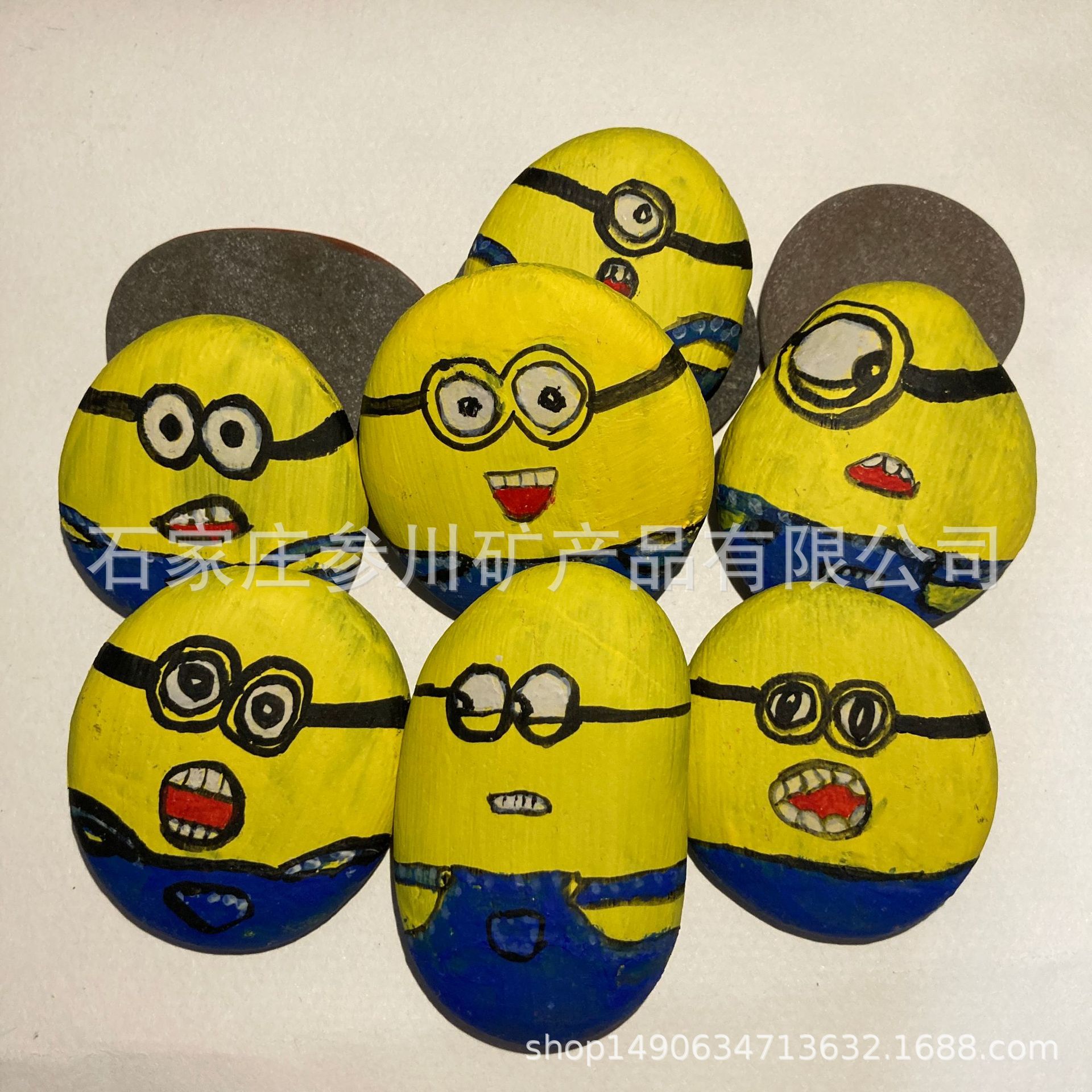 The painting stone manufacturer supplies 6-8cm8-12 painted oval stones, diy hand-painted pebble art painting stones full figure