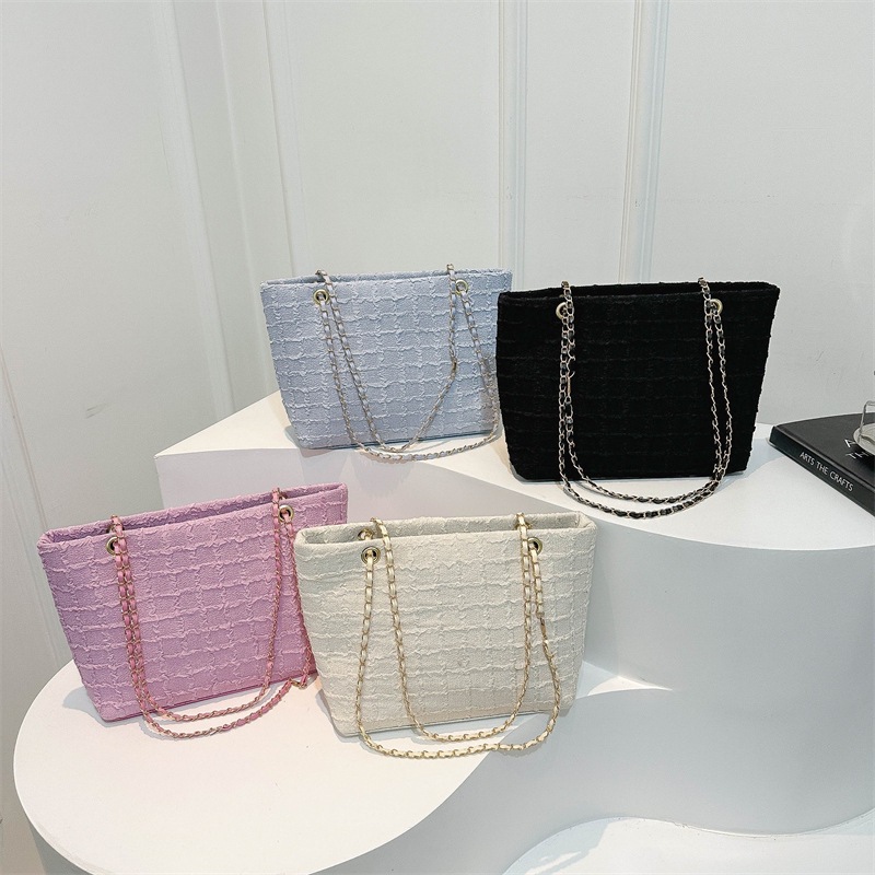 A new summer 2024 fashionable, trendy, casual and commuting simple chain tote crossbody single-shoulder bag for women full figure