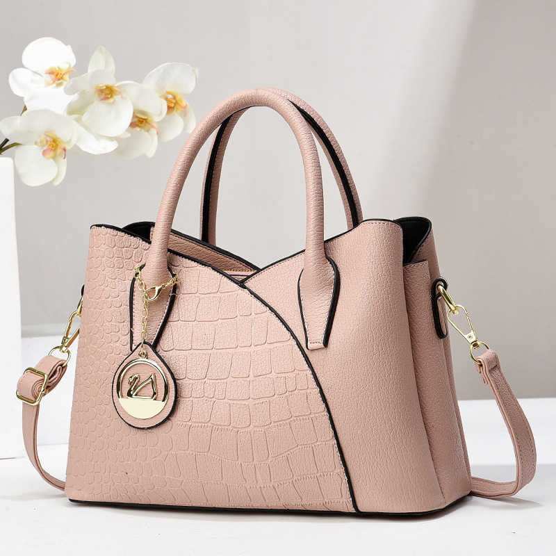 A new trendy multi-layered handbag for women in summer 2024, with a large capacity, versatile and casual crossbody bag Application Scenario