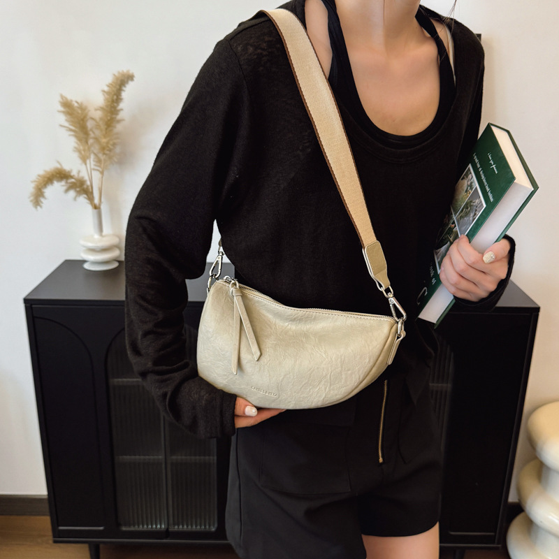 2025 New Korean retro underarm bag, casual and simple handbag, simple and niche crossbody bag, solid color single-shoulder bag Specification drawing