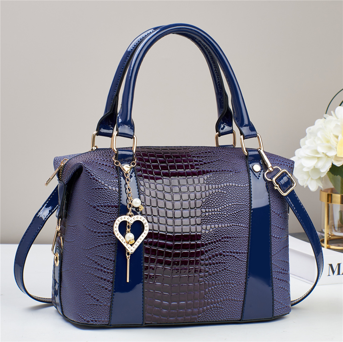 The new best-selling hand-held large bag for foreign trade, a must-have women's fashion for 2024, is a single-shoulder crossbody bag that is versatile for women in winter details Picture