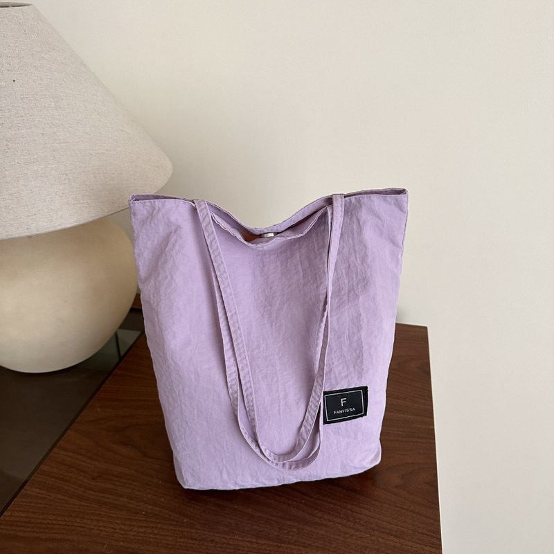Japanese-style sporty crossbody bag, casual and versatile, popular student backpack, lightweight summer phone bag, nylon single-shoulder bag full figure
