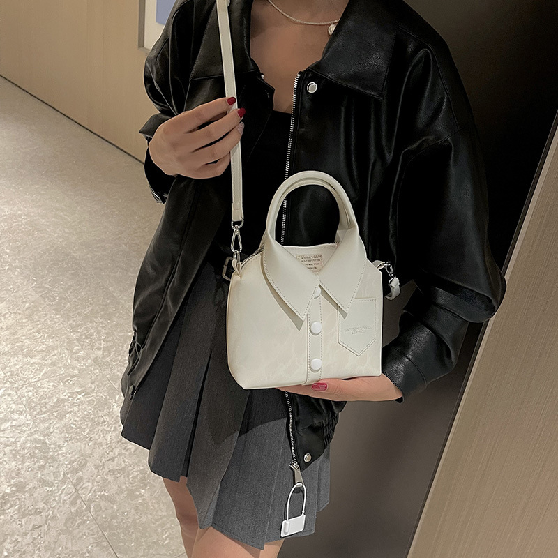 The 2025 summer new Korean-style fashionable and simple hand-held shoulder bag with a high-end and personalized design for women's commuting crossbody Specification drawing