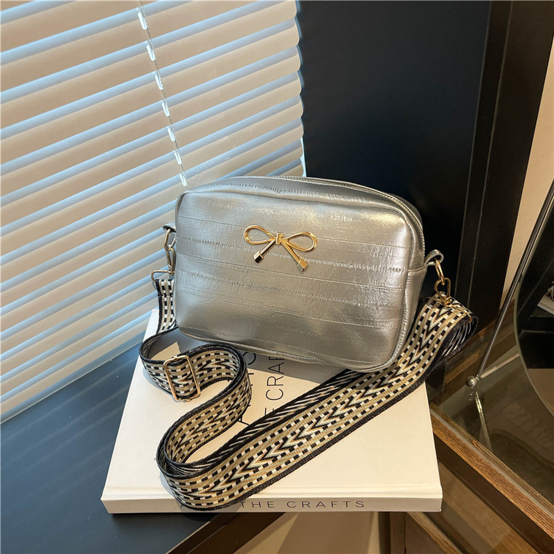 Bowknot stylish texture 2025 Spring New solid color, beautiful and fashionable Korean style single-shoulder casual underarm small square bag full figure