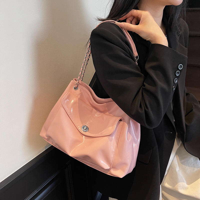 Trendy and fashionable large-capacity tote bag for women 2025 new style casual and versatile chain simple commuting single-shoulder armpit bag details Picture