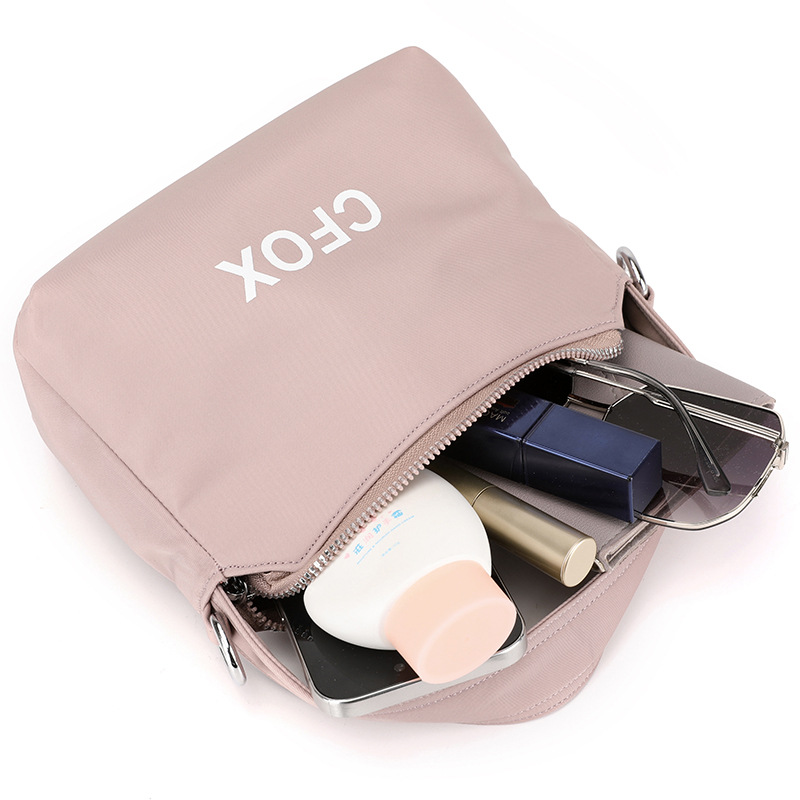 Colorful Fox's new Korean version women's single-shoulder bag, mini, simple and large-capacity makeup bag, handbag and crossbody bag Application Scenario