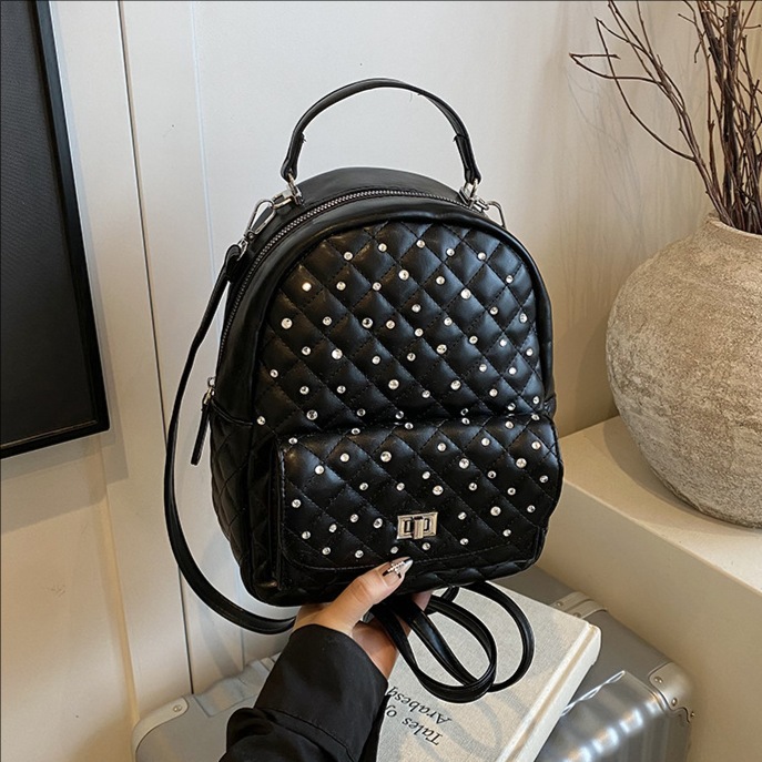 Xiaoxiangfeng Backpack 2025 New trendy and fashionable handbag with diamond-shaped chain, versatile travel backpack full figure