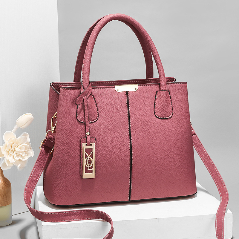 Factory direct sales of 2023 fashionable and trendy women's bags, large-capacity simple single-shoulder crossbody bags for export full figure