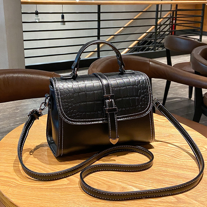 The 2024 new women's bag crossbody bag is trendy, fashionable and versatile. It's a stylish single-shoulder bag and a grand hand-held small square bag for women full figure