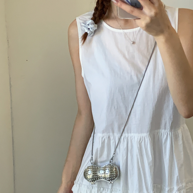 Personalized metal peanut bag 2025 New style European and American fashion niche single-shoulder bag, ladies' crossbody mini mouth red envelope details Picture