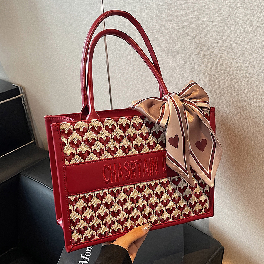 Red heart-shaped hand-held large bag for women, 2024 new style versatile large-capacity bridal bag, casual underarm bag full figure