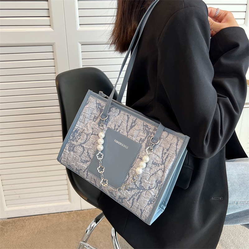 A new summer large-capacity pearl chain single-shoulder bag with a unique design and a high-end underarm bag Specification drawing