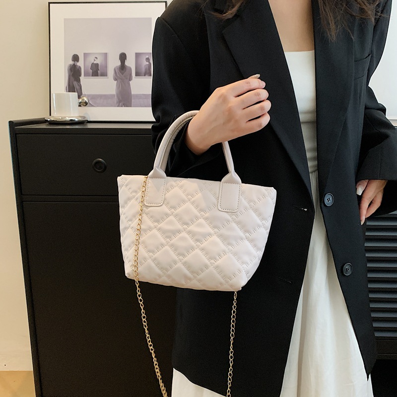 Korean-style embroidered diamond-shaped soft PU tote bag for spring 2024, a large-capacity, high-quality single-shoulder crossbody bag Specification drawing