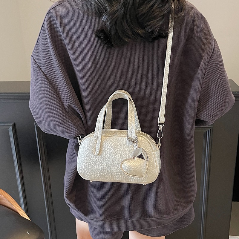 2025 New style lychee pattern fashionable and versatile hand-held pillow bag for women, stylish, casual and simple, versatile single-shoulder crossbody bag Specification drawing