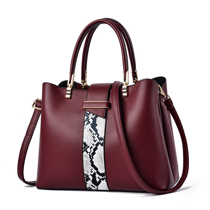 The 2022 new fashion handbag for middle-aged moms, a large-capacity snake skin single-shoulder crossbody bag for women from Europe and America Specification drawing