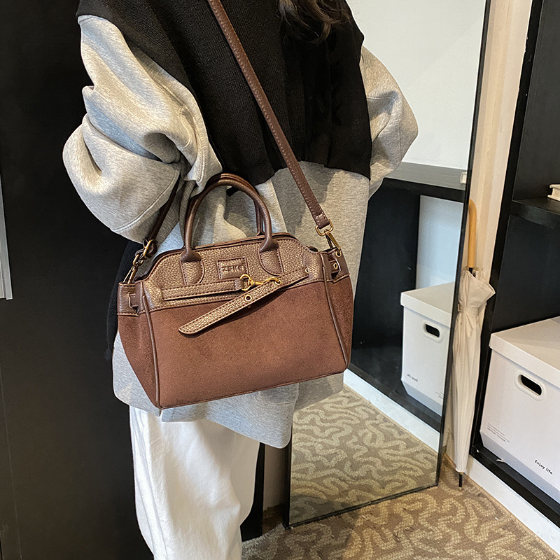 Retro matte hand-held Kelly bag for women, 2024 new style, trendy and fashionable single-shoulder bag, large capacity, high-end crossbody bag Application Scenario