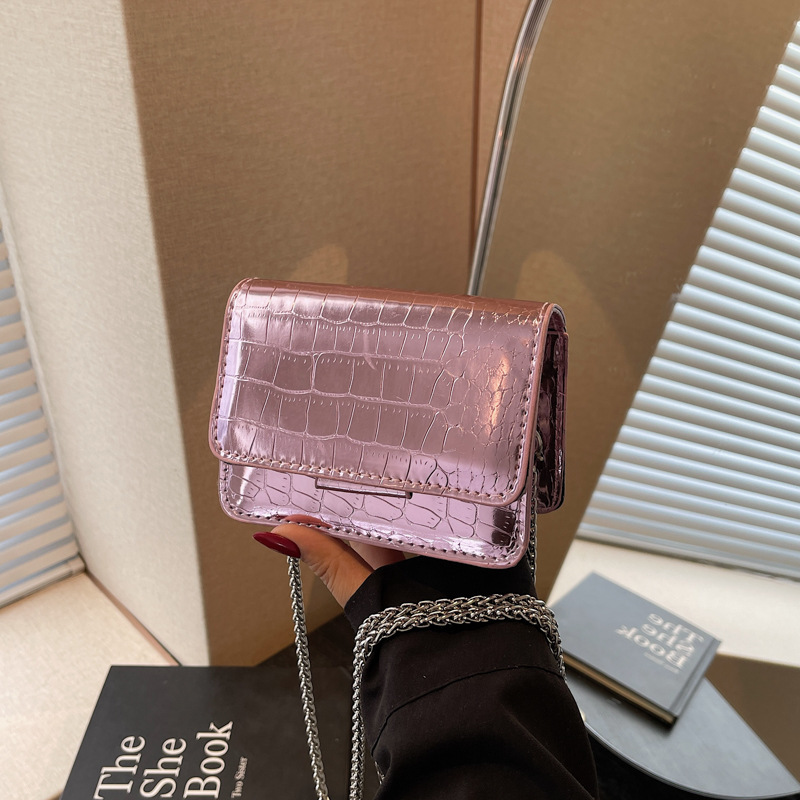 Fashionable and simple women's chain trendy small square bag 2025 summer casual crossbody bag New stylish single-shoulder bag full figure