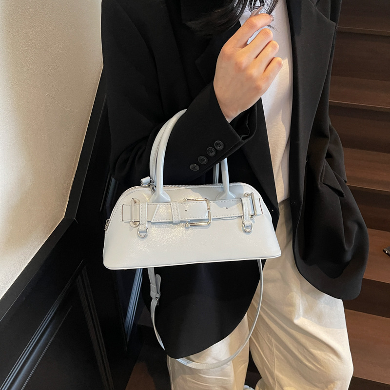 A high-end, fashionable and simple handbag for women in the summer of 2025, a trendy, stylish and versatile single-shoulder crossbody bag for commuting details Picture