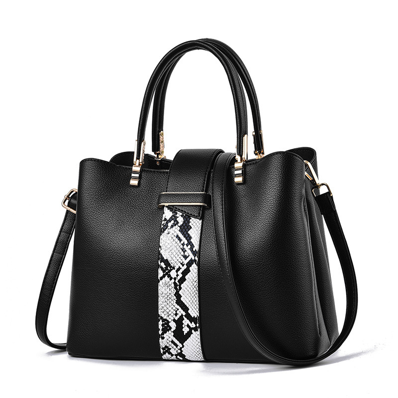 The 2022 new fashion handbag for middle-aged moms, a large-capacity snake skin single-shoulder crossbody bag for women from Europe and America full figure