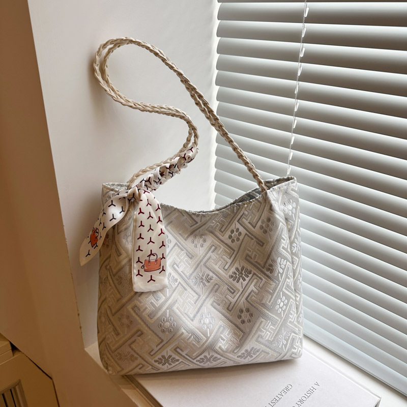 New Chinese-style versatile underarm bag for women, 2025 New national style versatile tote bag, fashionable and high-quality single-shoulder bag full figure
