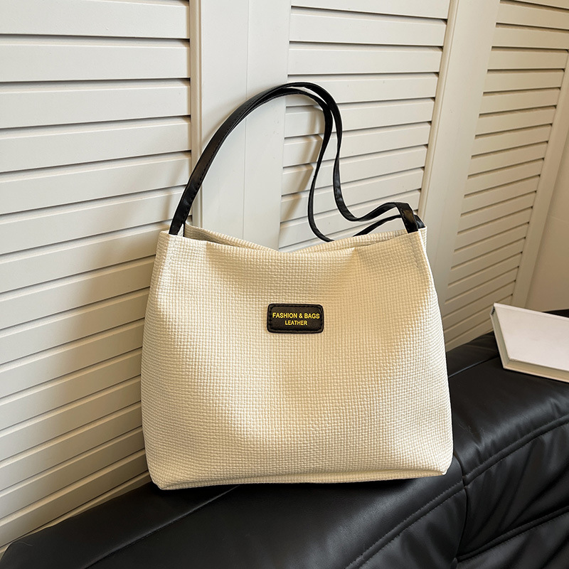 Cross-border color-blocking bag for women 2024 early autumn new style, fashionable texture, trendy and stylish commuter bucket tote bag full figure
