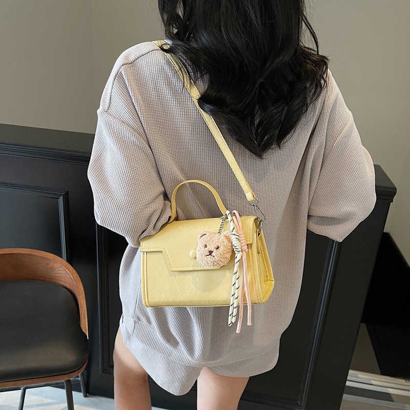High-end quality and fashionable hand-held small square bag for women, new Spring/Summer 2025, simple single-shoulder bag, casual and versatile crossbody bag details Picture